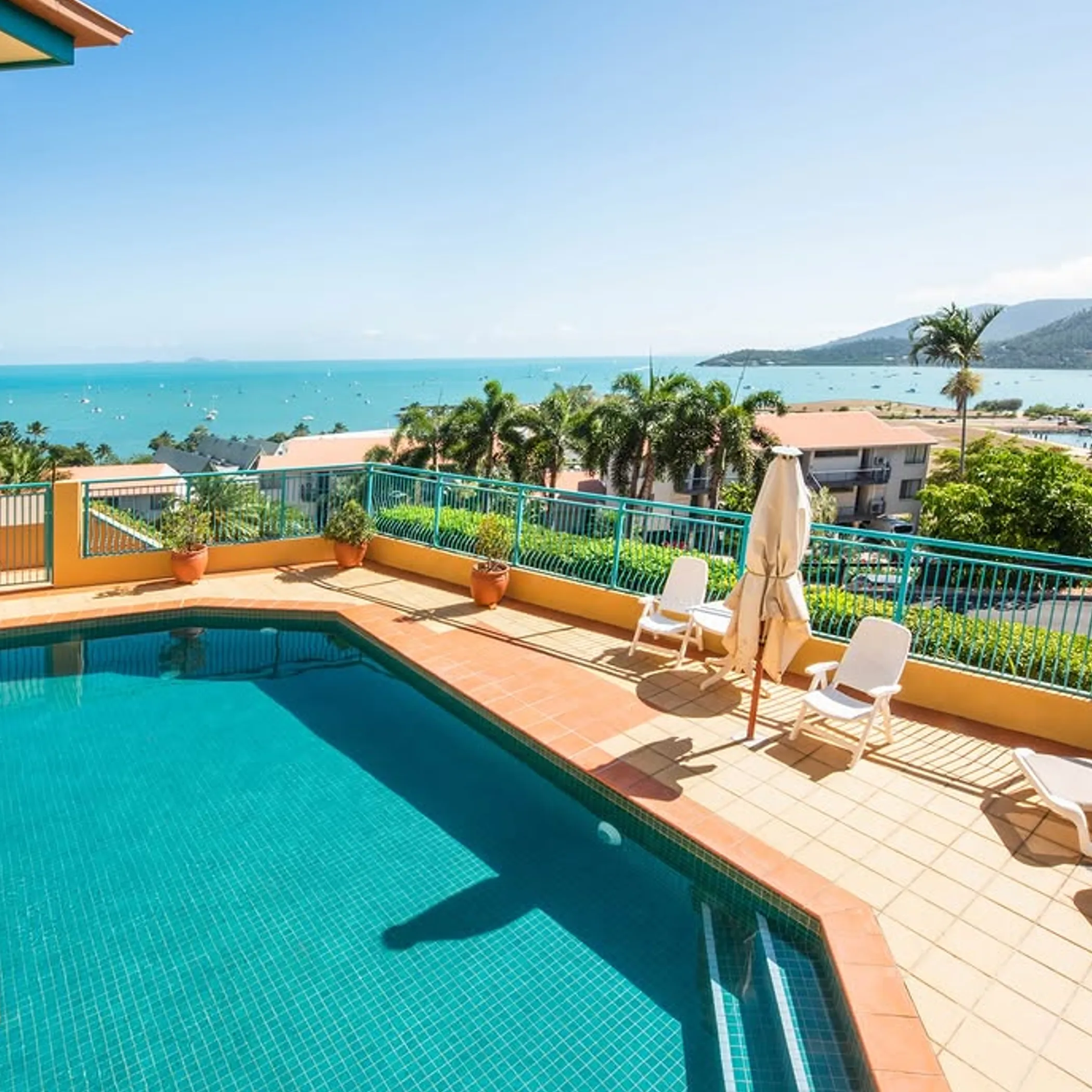 scenic view of airlie beach coastline
